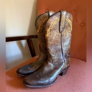 Tony Lama Tan Leather Cowboy Boots with star detail size 6.5 women